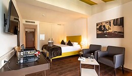 Doppelzimmer the view 